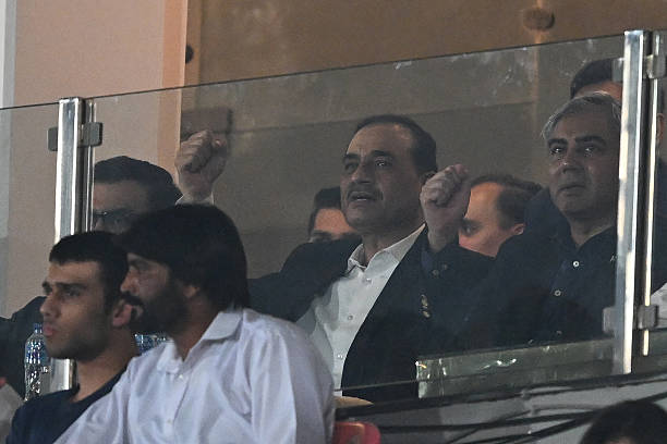 Asim Munir (C) and Mohsin Naqvi.