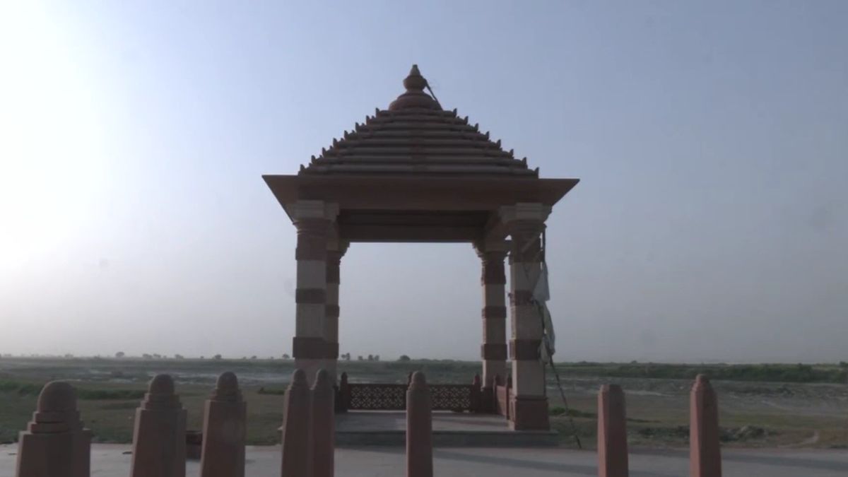 ayodhya dashrath path 15 km corridor to raja dashrath samadhi yoga weapon statues