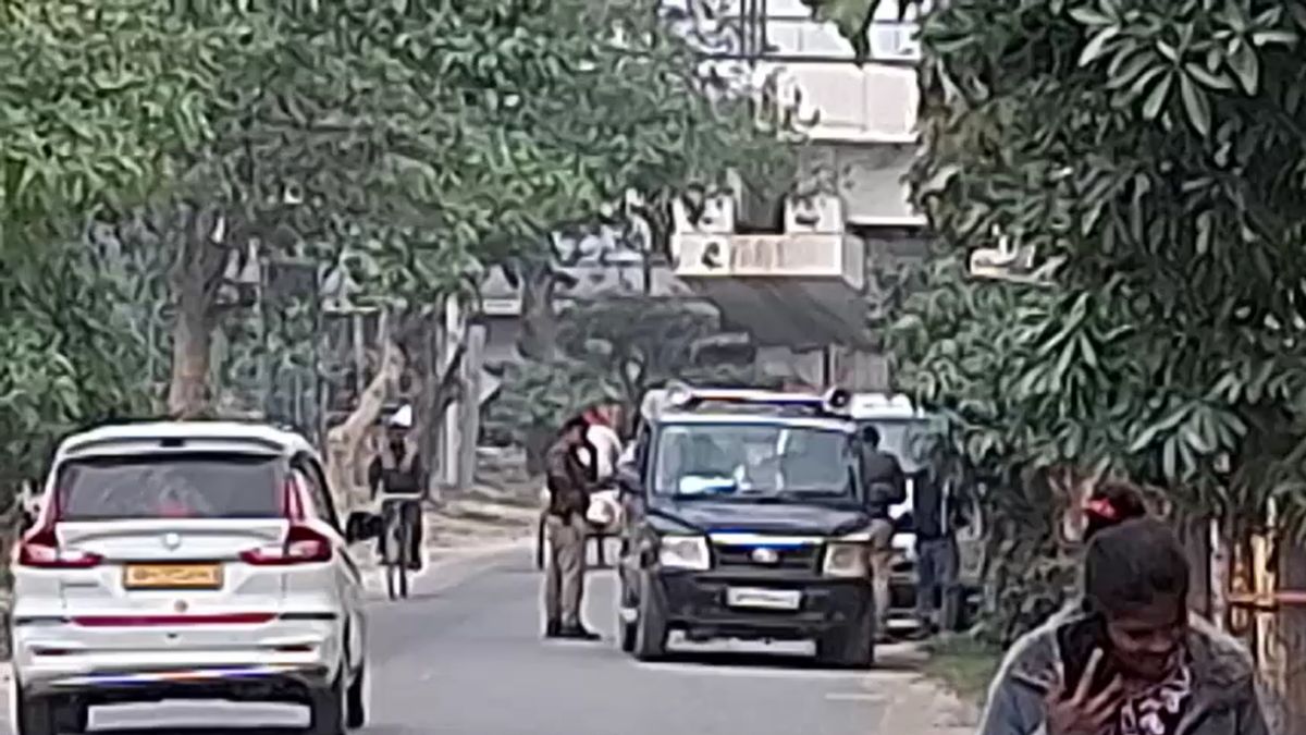 ayodhya fake stf officer arrested 4 lakh fraud