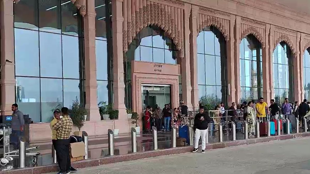 Ayodhya More than 60 chartered planes land tight security