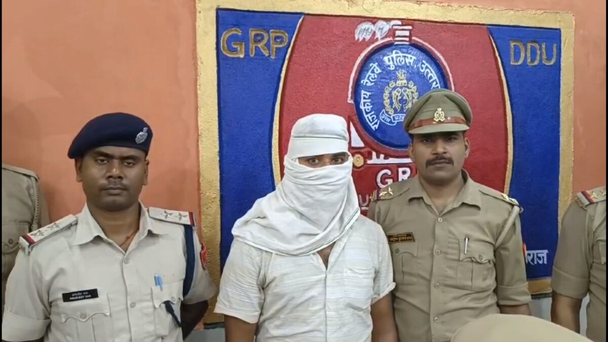 पुलिस की गिरफ्त में आरोपी. पुलिस की गिरफ्त में आरोपी.