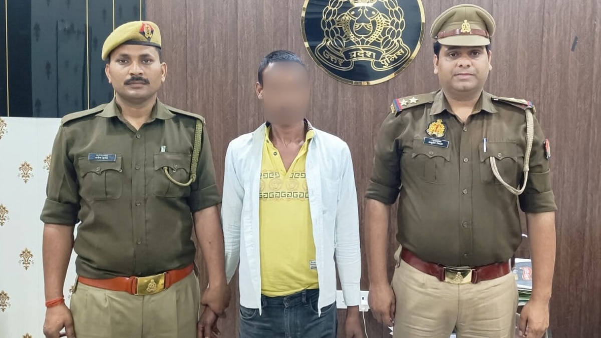 पुलिस की गिरफ्त में आरोपी.