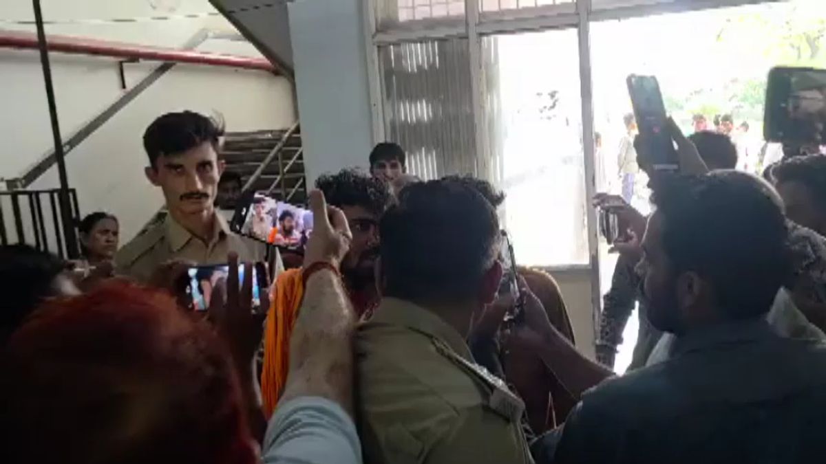 bageshwar dham dhirendra krishna shastri brother shaligram garg booked for assault firing land dispute bageshwar dham dhirendra krishna shastri brother shaligram garg booked for assault firing land dispute