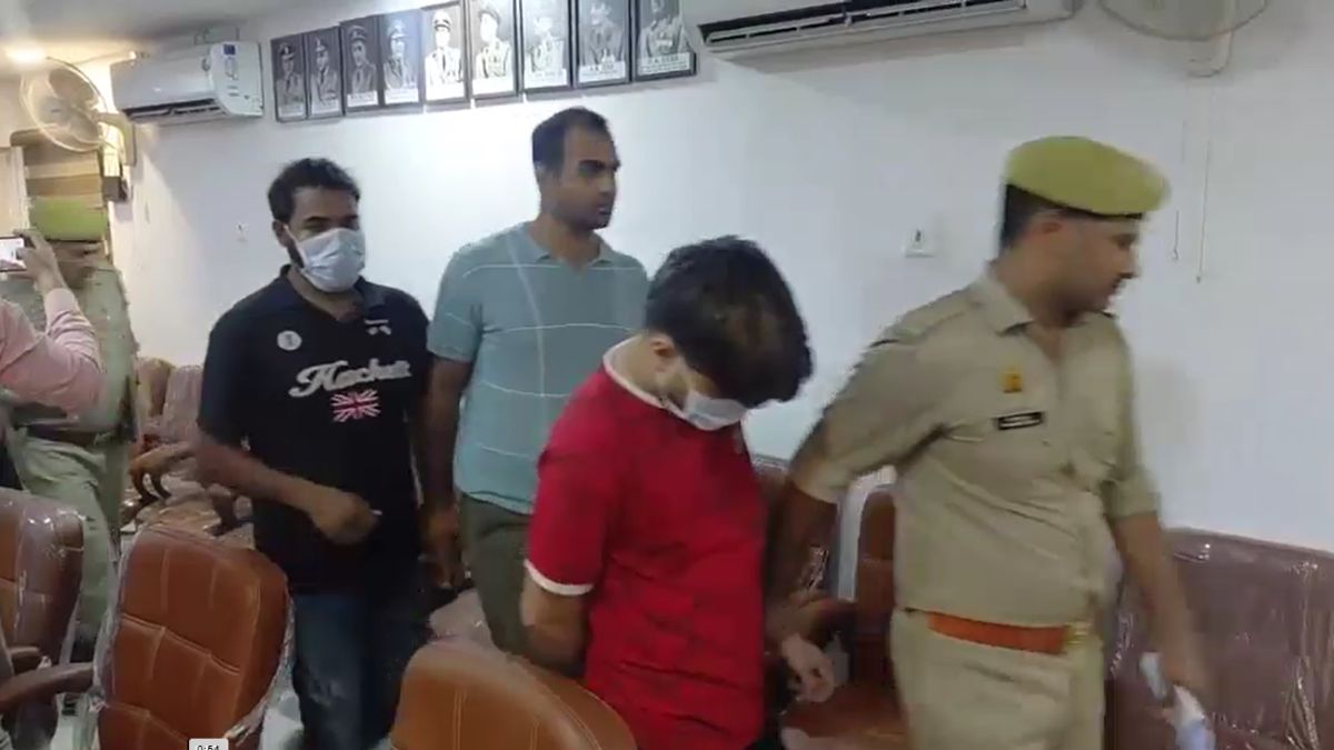 baghpat cyber fraud gang whatsapp mobile destroy phd student insurance fraud