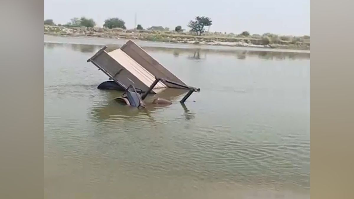 baghpat family drowns with tractor in yamuna villagers rescue video