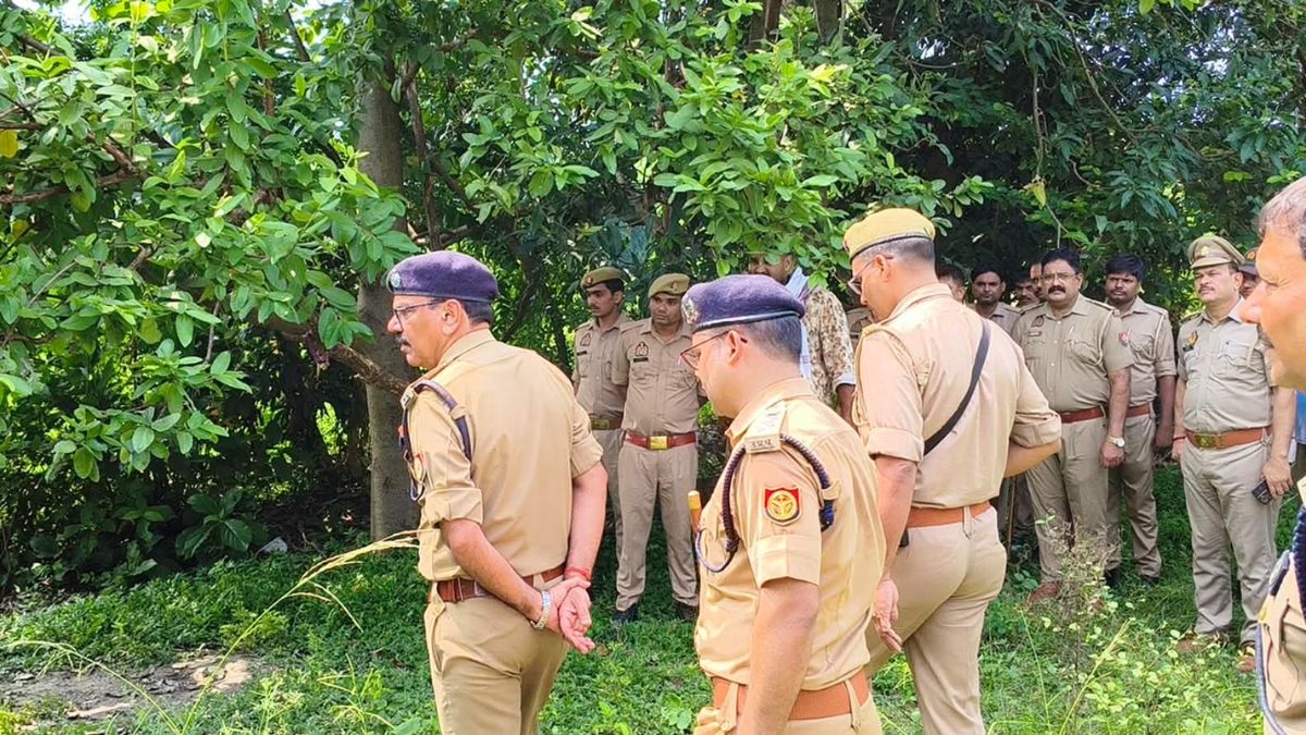 Ballia Mother Daughter Murder Mother Body Found Inside House Daughter In Paddy Field