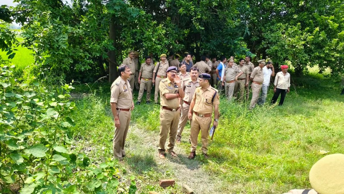 Ballia Mother Daughter Murder Mother Body Found Inside House Daughter In Paddy Field