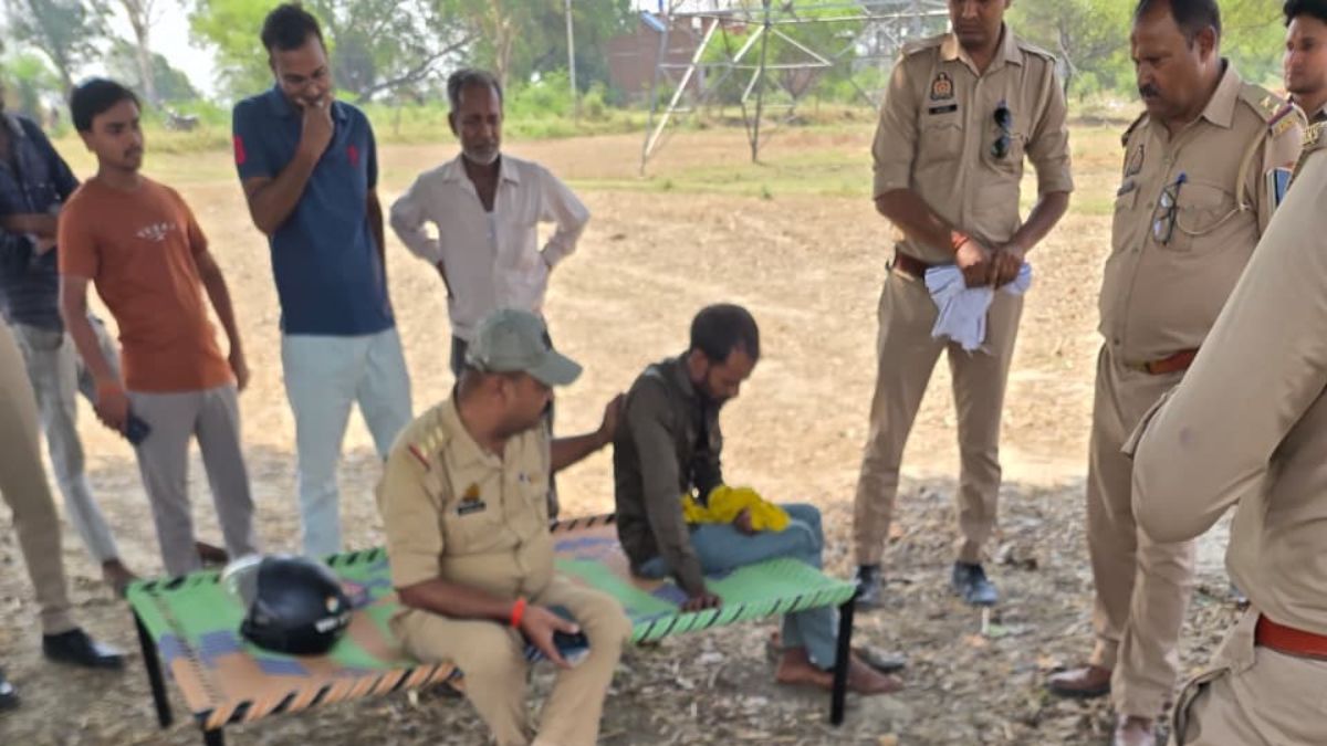 banda youth climbs high voltage tower demand 25 lakh loan police rescue