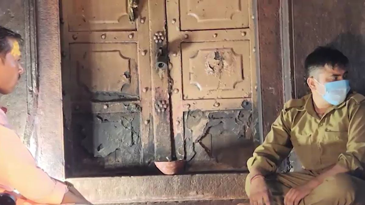 banke bihari temple treasure opened snakes found inside
