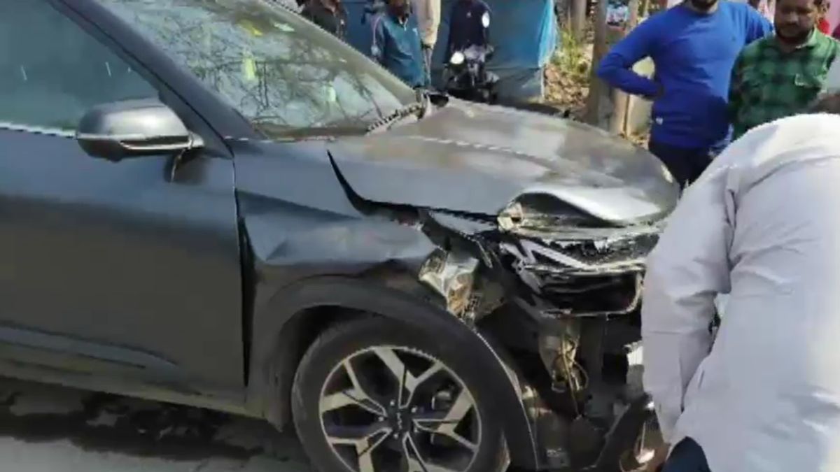 Bareilly Drunk Car Drivers Crash Into Three Vehicles Premnagar Area