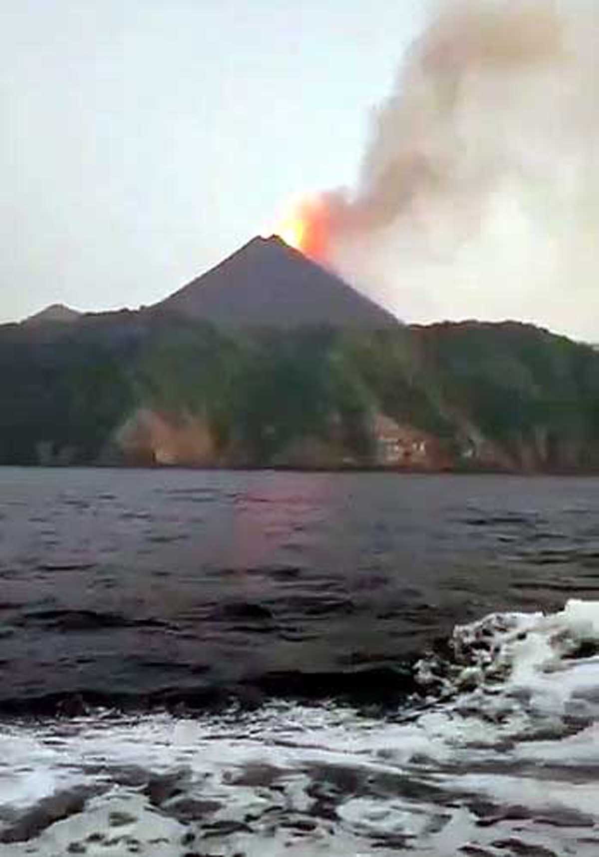 India Only Volcano Barren Islands Erupts