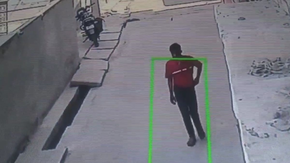 basti cylinder theft cctv thief steals filled gas cylinder in broad daylight