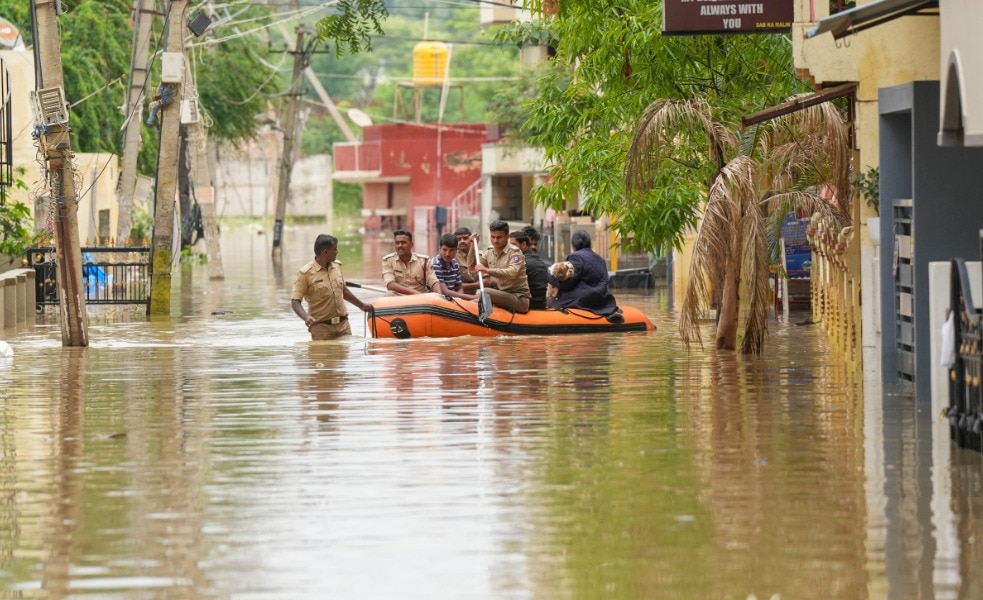 bengaluru heavy rain waterlogging