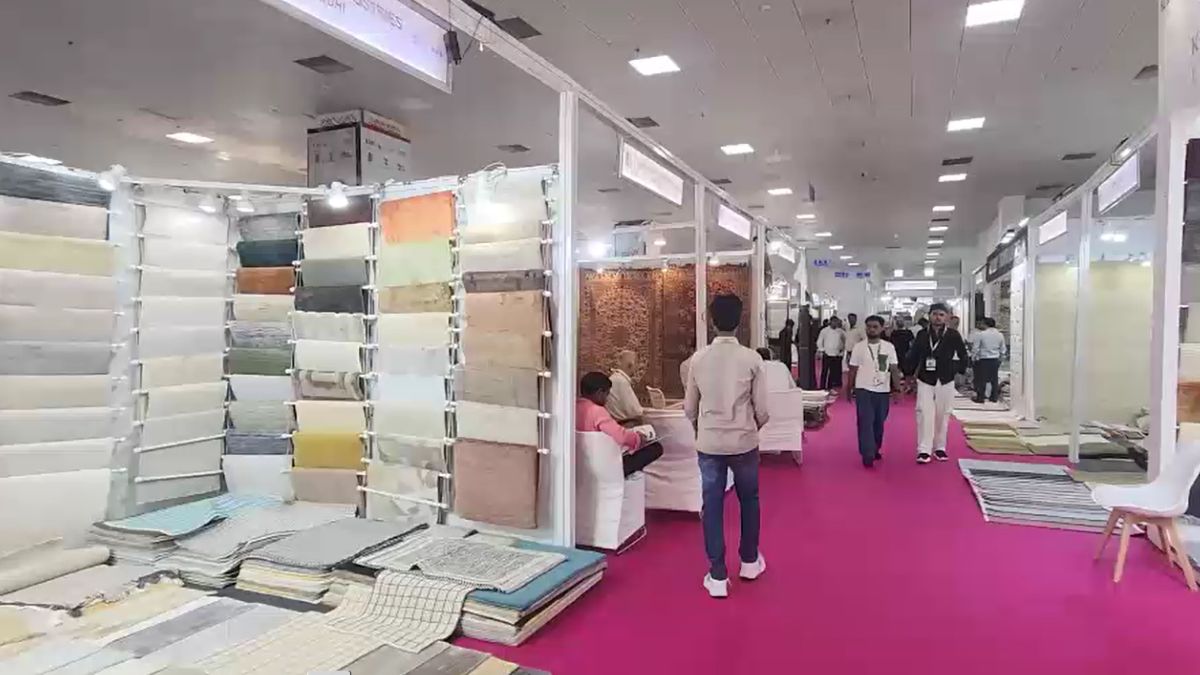 bhadohi carpet Expo 447 foreign buyers 65 countries 500 crore export bhadohi carpet Expo 447 foreign buyers 65 countries 500 crore export