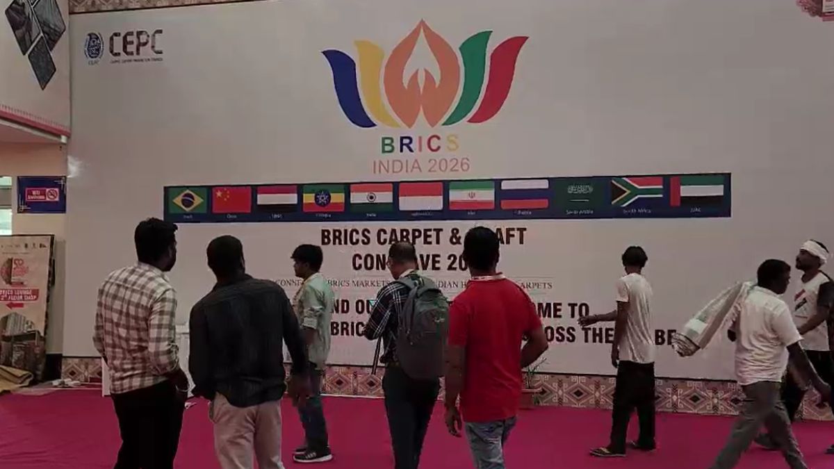 bhadohi carpet Expo 447 foreign buyers 65 countries 500 crore export bhadohi carpet Expo 447 foreign buyers 65 countries 500 crore export