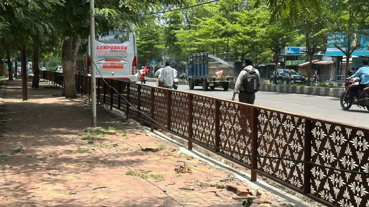bhopal footpath turned into cage with iron railings sparks engineering debate bhopal footpath turned into cage with iron railings sparks engineering debate