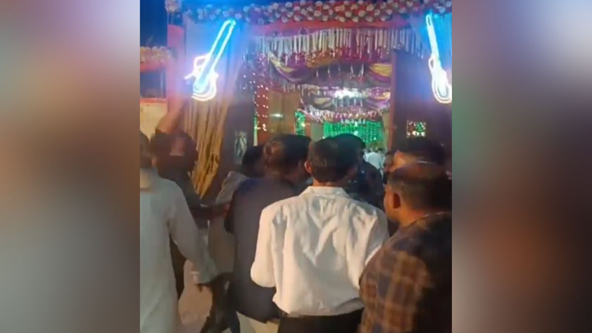 मेकअप का सामान न मिलने से नाराज दुल्हन ने शादी से किया इंकार मेकअप का सामान न मिलने से नाराज दुल्हन ने शादी से किया इंकार