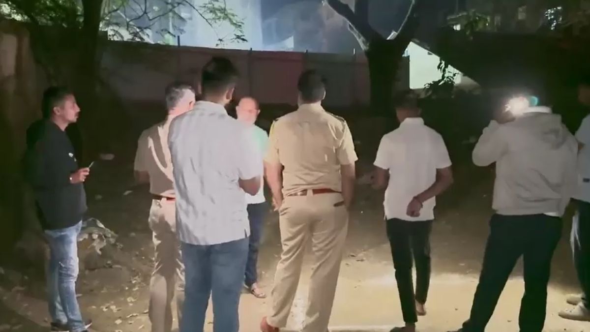 लड़की ने बुक की बाइक टैक्सी, ड्राइवर सुनसान इलाके में ले गया... छेड़छाड़ के बाद की रेप की कोशिश लड़की ने बुक की बाइक टैक्सी, ड्राइवर सुनसान इलाके में ले गया... छेड़छाड़ के बाद की रेप की कोशिश