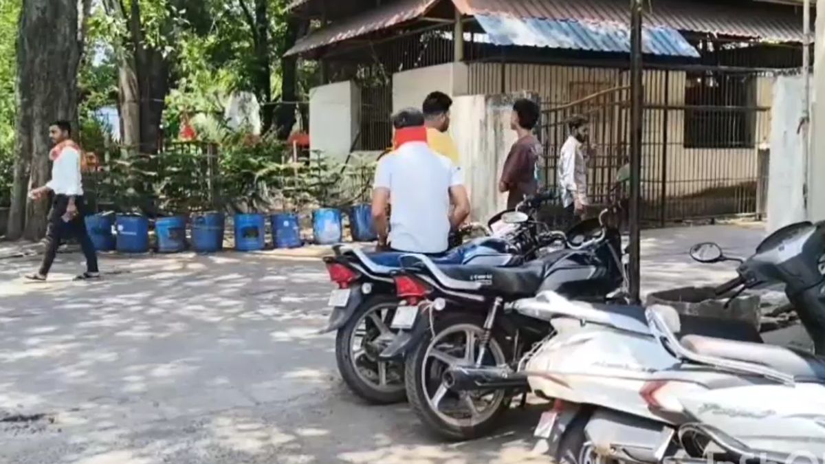 bilaspur boyfriend girlfriend fell down at night third floor liquor bottle