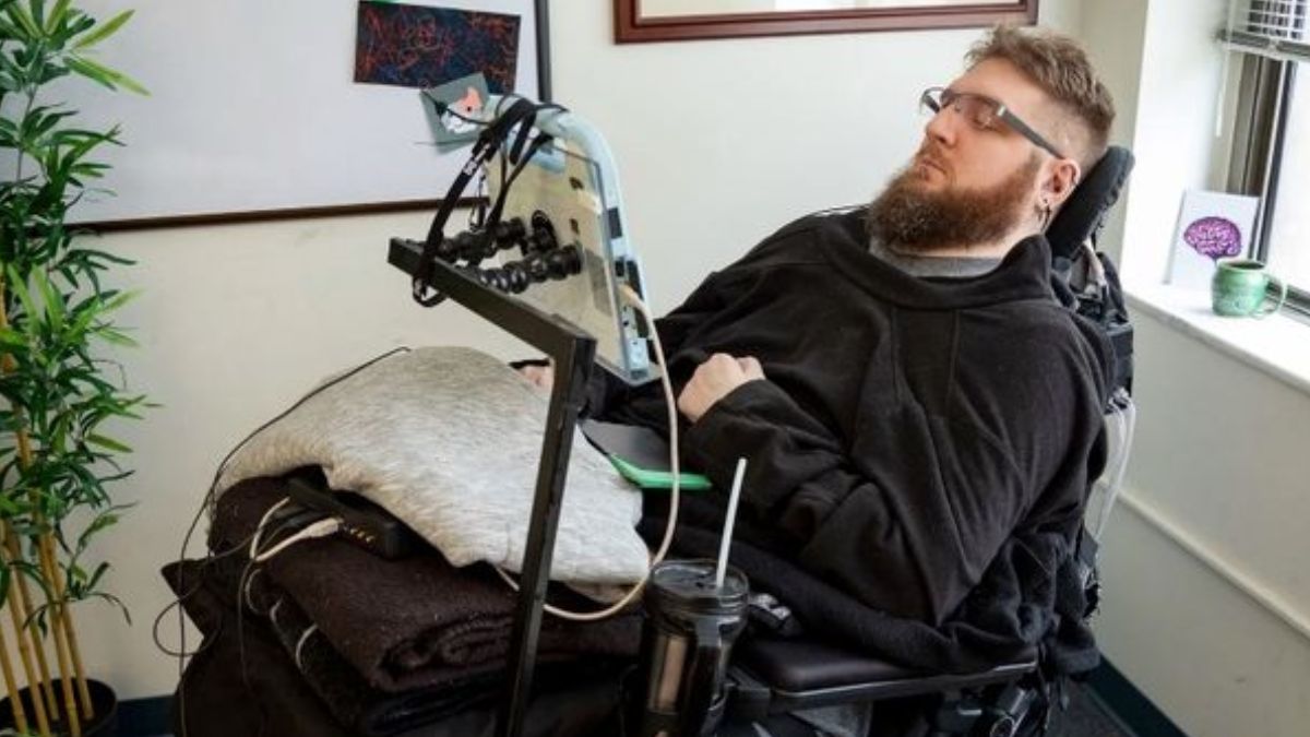 कंपनी में इंसानों में इम्प्लांट कीं ब्रेन चिप (तस्वीर- University of Pittsburgh)