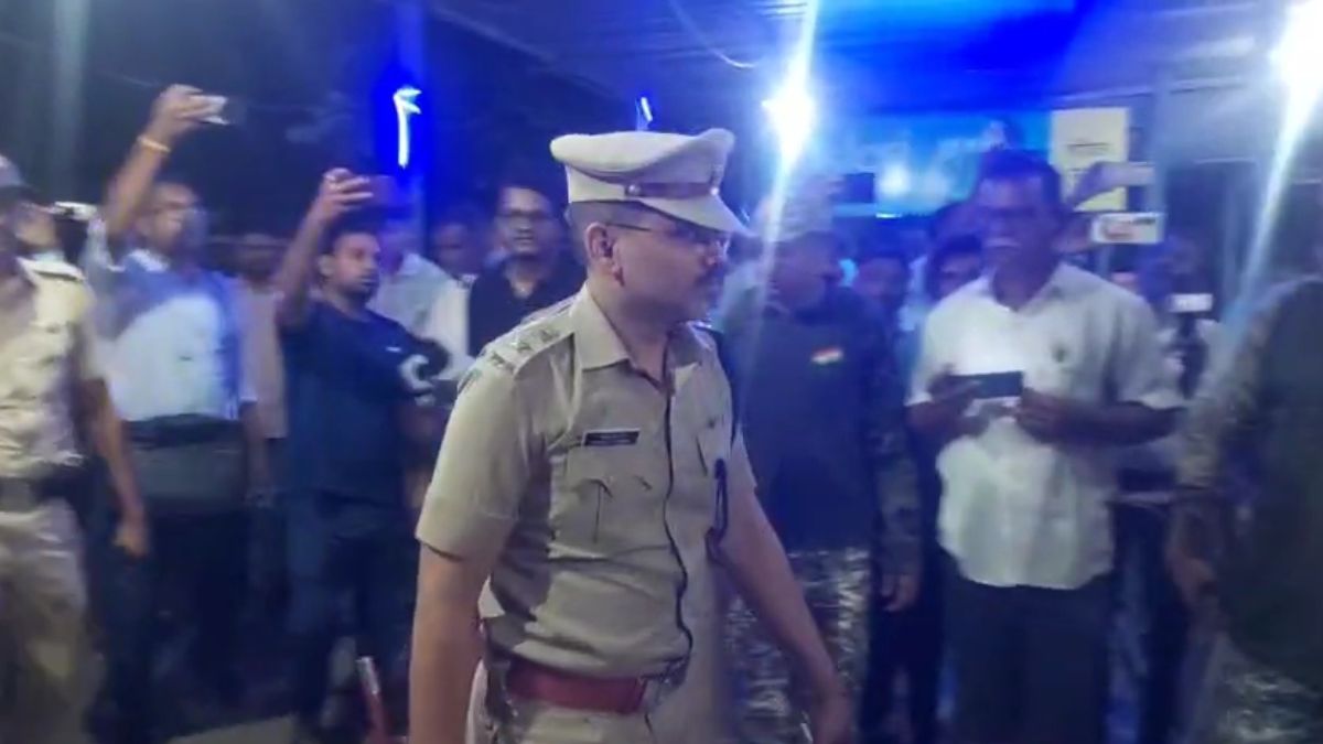 Buldhana boyfriend killed girlfriend hotel suicide