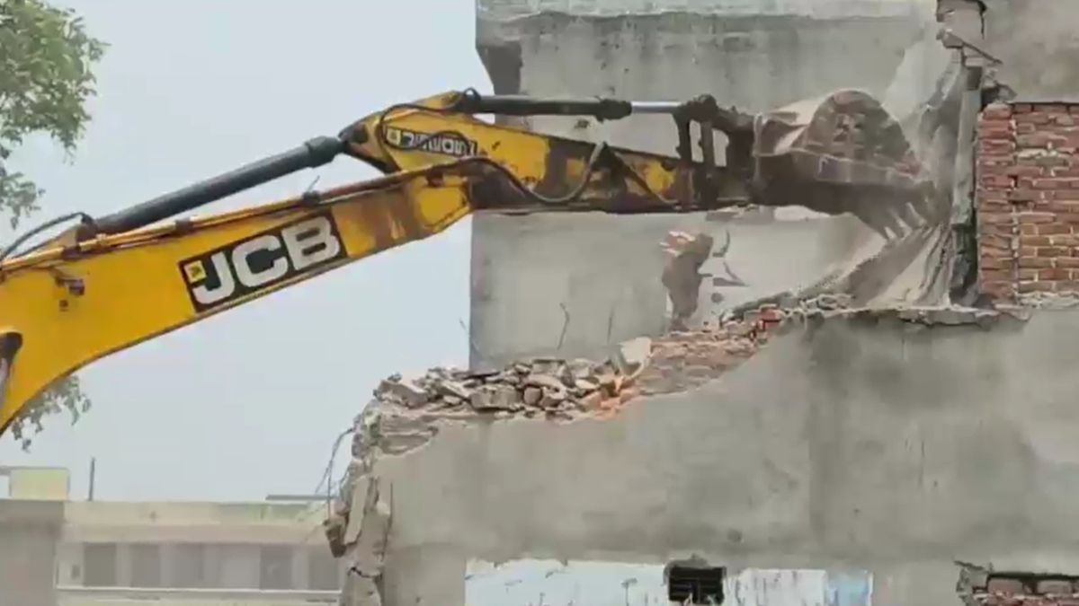 bulldozer action in barabanki for lodheshwar mahadev dham corridor Project