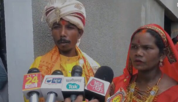 देव साय और सुकमी साय तीन बच्चों के माता-पिता.