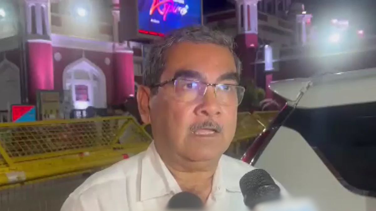 charbagh railway station shed collapse contractor fined rs 50 lakh engineer suspended