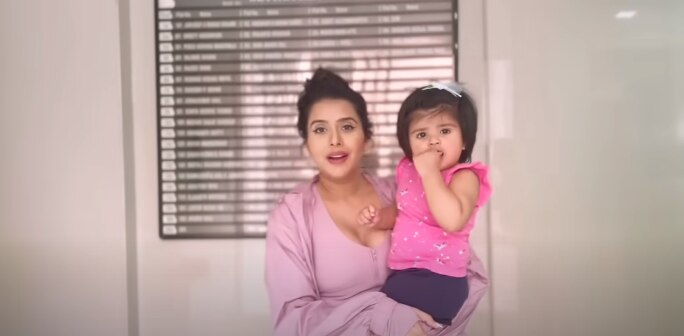 बेटी जियाना के साथ चारू असोपा 