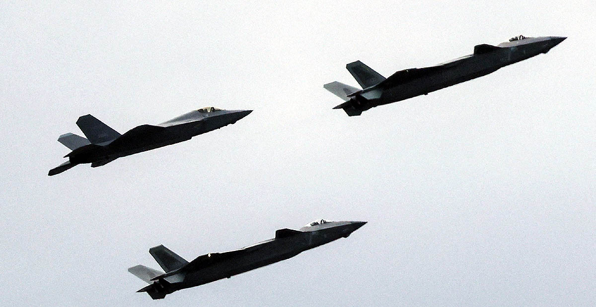 China J-20 Mighty Dragon China J-20 Mighty Dragon