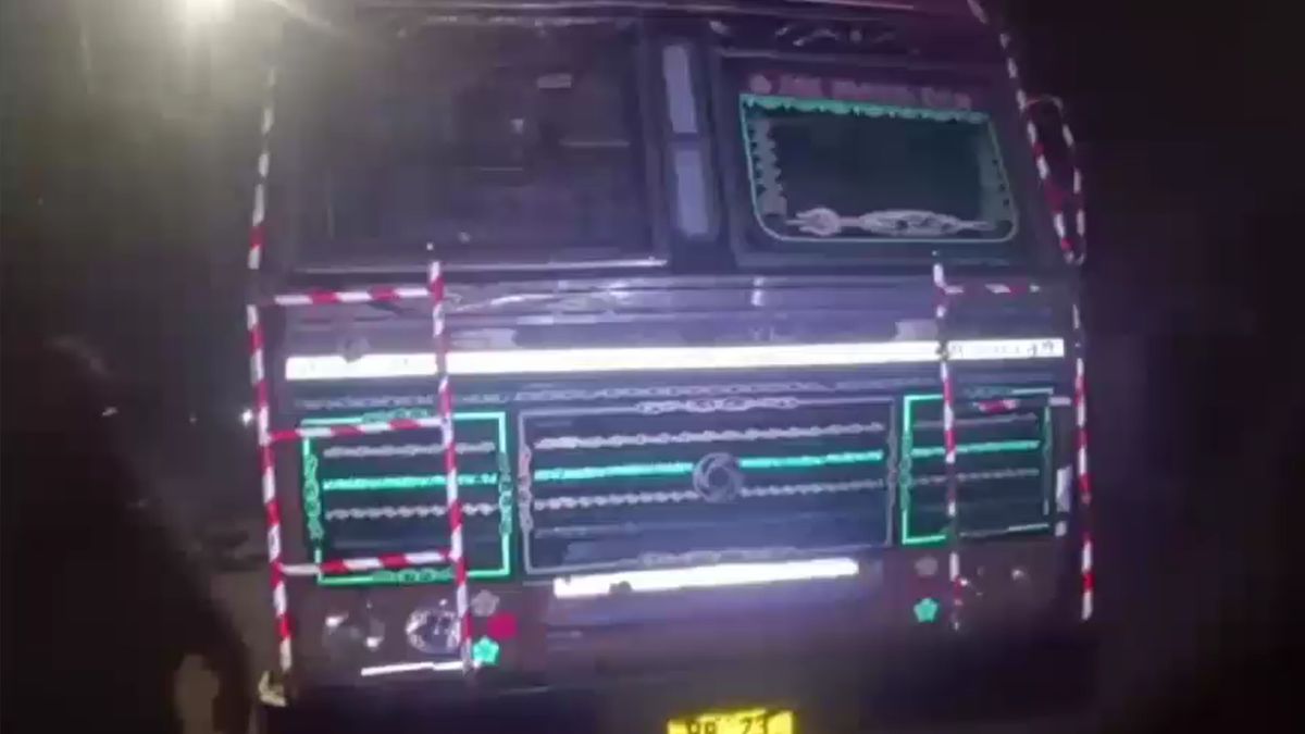 Darbhanga Secret Chamber Truck Illegal Liquor Hidden Animal Feed