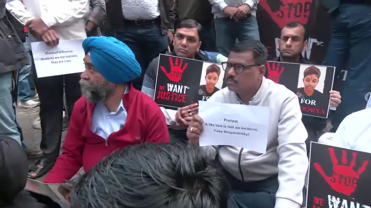 delhi 16 year old student suicide organ donation note teachers accused