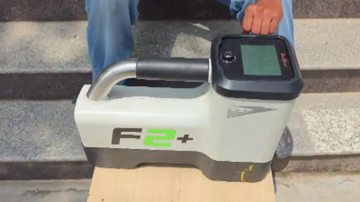 delhi 8 lakh digi tracker machine stolen roadside thief arrested cctv tracking