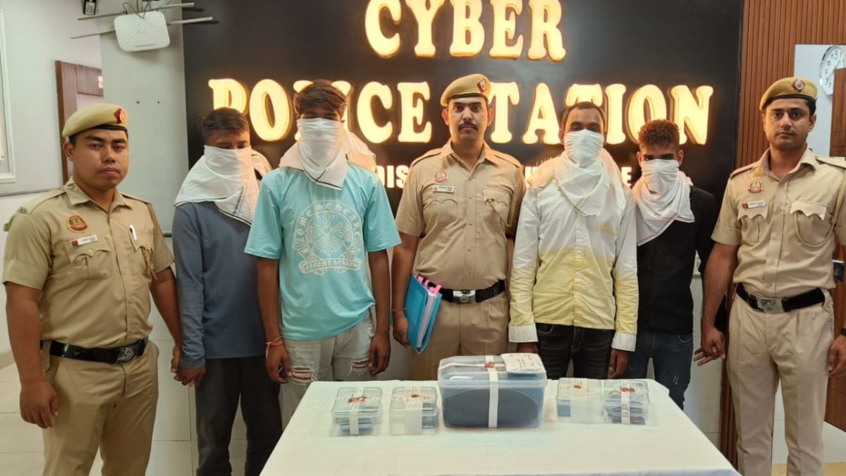 delhi cyber crime crackdown exposes rs 40 crore fraud network 35 arrested