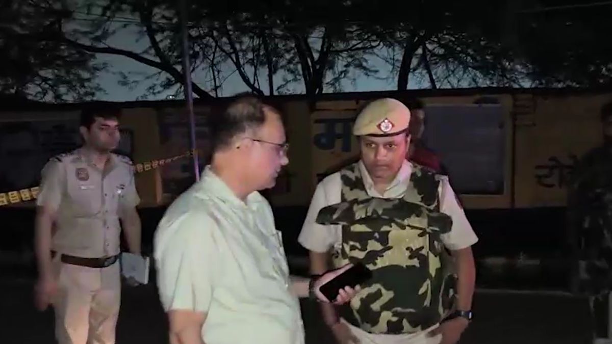 delhi encounter stf arrests notorious criminal pappu mewati