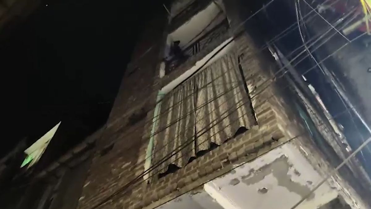 दिल्ली में दूल्हे को पसंद आया पड़ोसी, शादी से पहले दुल्हन पर फेंका तेजाब दिल्ली में दूल्हे को पसंद आया पड़ोसी, शादी से पहले दुल्हन पर फेंका तेजाब