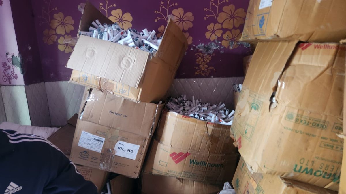 Delhi Police Busts Fake Medicine Factory Ghaziabad Arrests Two Delhi Police Busts Fake Medicine Factory Ghaziabad Arrests Two