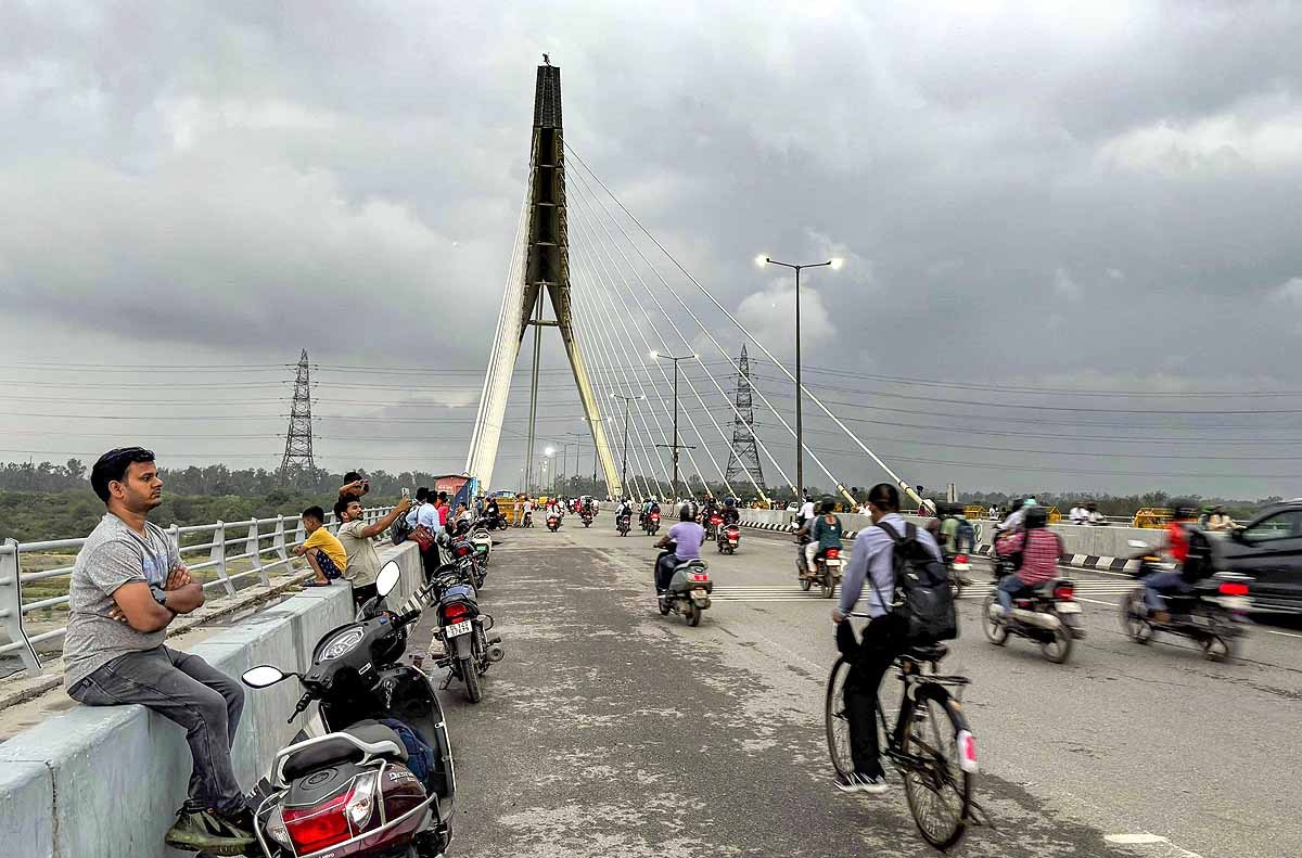 अप्रैल में फरवरी जैसी ठंड