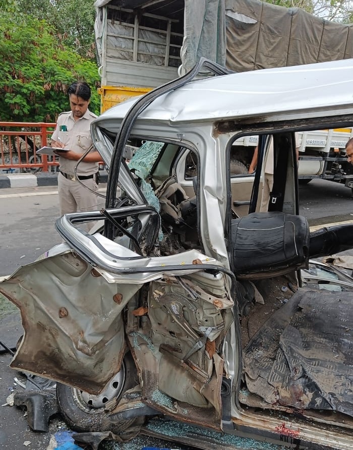 delhi road accident