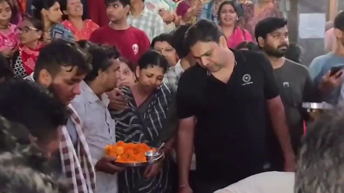 delhi saty niketan tragedy yuvraj soni body reaches durg grieving family delhi saty niketan tragedy yuvraj soni body reaches durg grieving family
