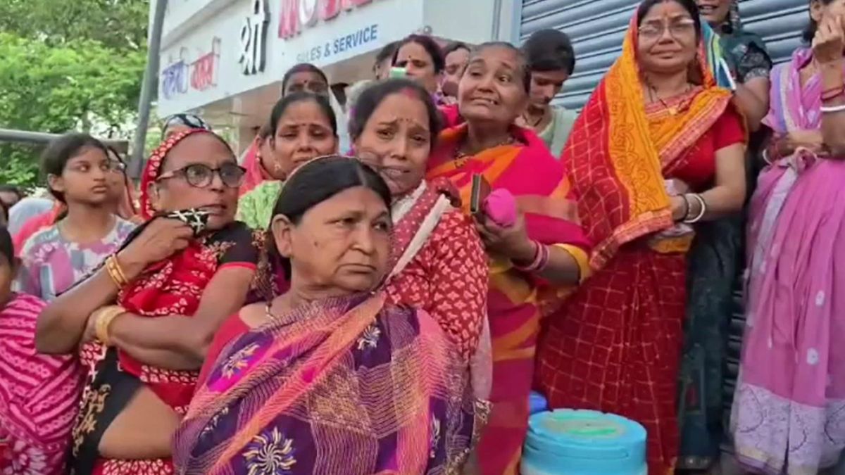 delhi saty niketan tragedy only son dies building collapse family breaks down delhi saty niketan tragedy only son dies building collapse family breaks down