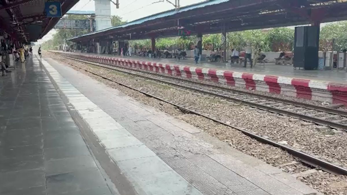 delhi shahdara railway station scuffle death security guard 8 detained video surfaces delhi shahdara railway station scuffle death security guard 8 detained video surfaces