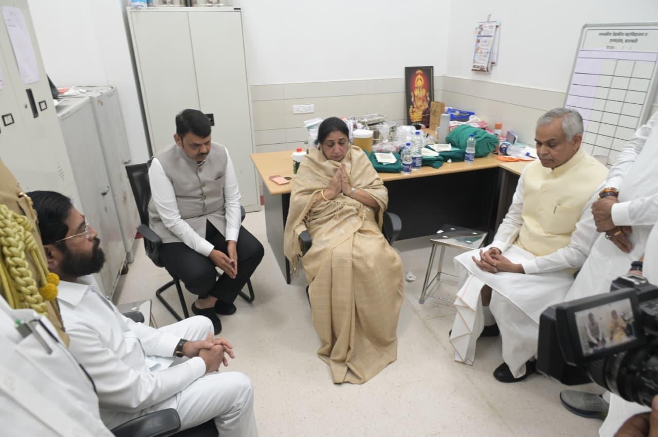 Devendra Fadnavis Eknath Shinde Meets Sunetra Pawar in Baramati 