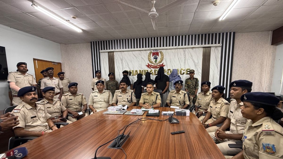 Dhanbad 17 officers 80 personnel raid what was going on village Dhanbad 17 officers 80 personnel raid what was going on village
