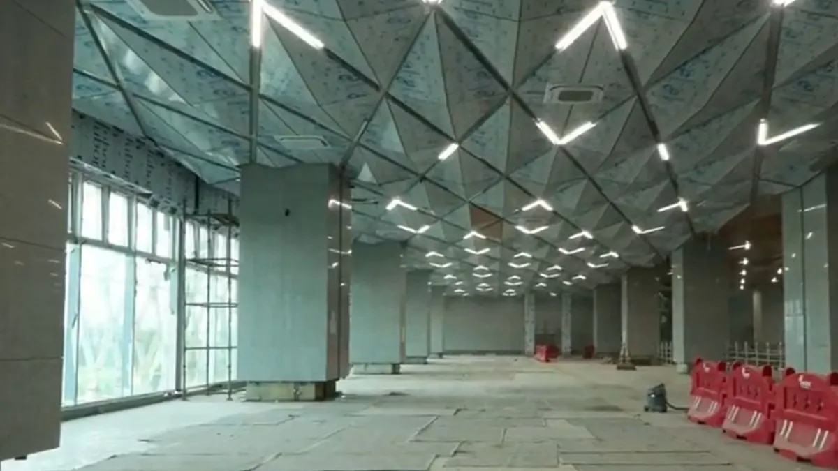 Diamond Shape Surat Station Near Major Construction Milestones Diamond Shape Surat Station Near Major Construction Milestones