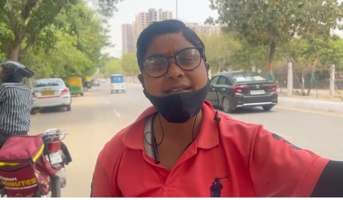 फ्लैट बेचती डॉली