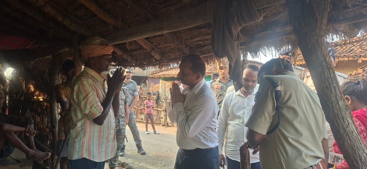 एसडीएम राजीव रौशन ने निवासियों की दीर्घकालिक देखभाल का संकल्प लिया.