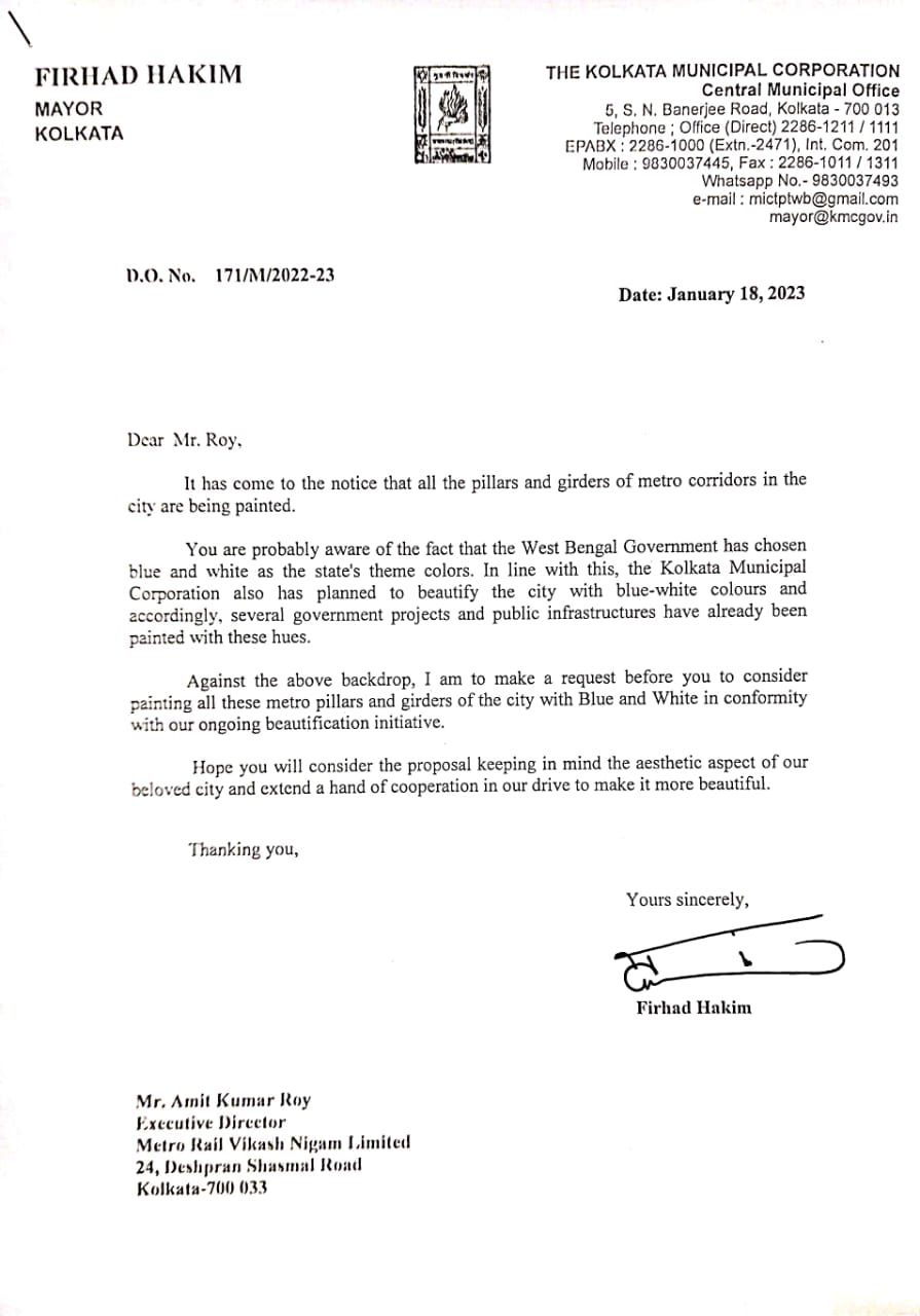 मेट्रो पिलर को नीले और सफेद रंग में रंगने की गुहार