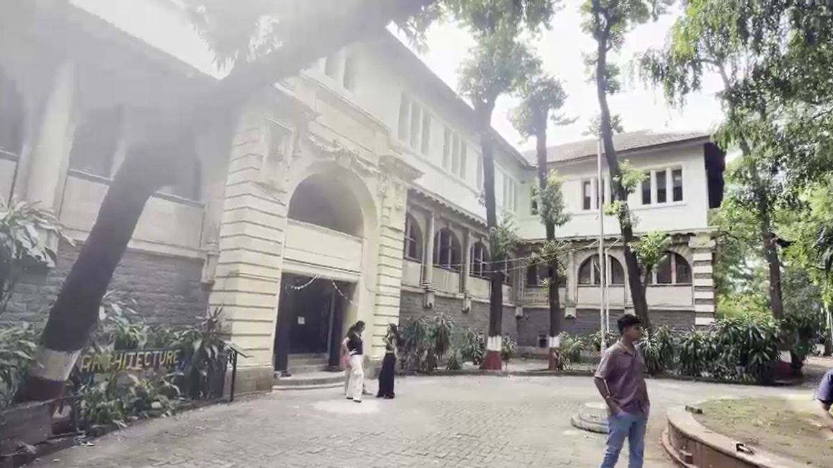 Dreams serenity and Mumbai college story of 110 year old banyan tree Dreams serenity and Mumbai college story of 110 year old banyan tree