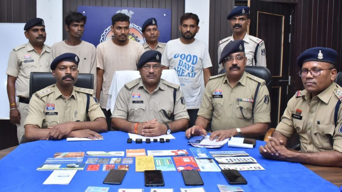durg police bust cyber fraud mule bank account network three crore frozen